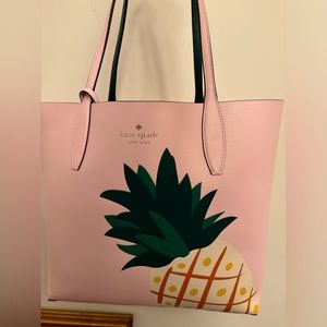 NWT Kate Spade Colada Tote! Never worn- perfect for spring and summer🍍